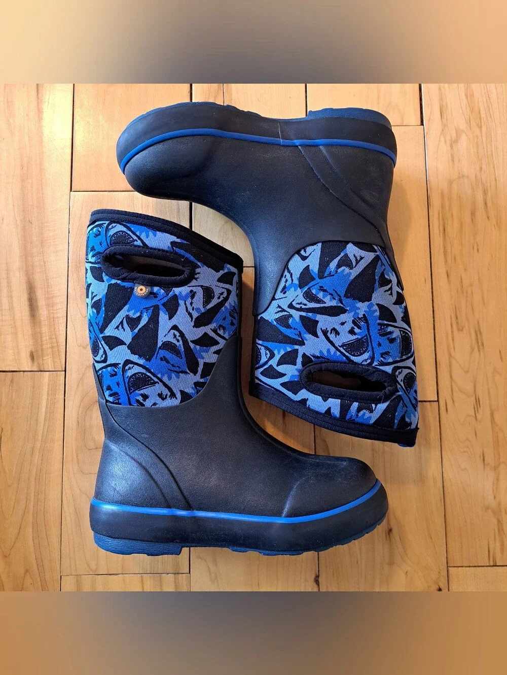 KIDS BOGS CLASSIC II Sharks WINTER BOOT UNISEX Size 1